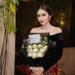 Denira Wiraguna Instagram - Gala premiere last night Outfit by @mr.janhandrianto Accecories by @___rumme Stylist @fandinasutionn Makeup @ms_lifa Hairdo @ade_ragil_hairdo Photo by @snap.nuel