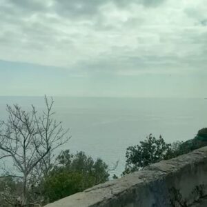 Denise Dumas Instagram - Vean el video de nuestro viaje hasta Amalfi! Tomamos tren desde Roma hasta Vietri Sul Mare, y de ahí nos faltaban unos 12 kilómetros que los hicimos en micro hasta Amalfi. Varios del equipo desmayados y asustados!!!! Jajajjaj! Iba muy rápido y hay muchas curvas y da miedoooo … pero el camino es un sueño, y cuando llegas no podes creer lo que ves! Hay fotos de Amalfi, y de Positano que fuimos hoy. Una emoción!!!!!!