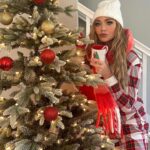 Denise Richards Instagram – Merry Christmas Eve! Adding some Christmas cheer to my studio🎄