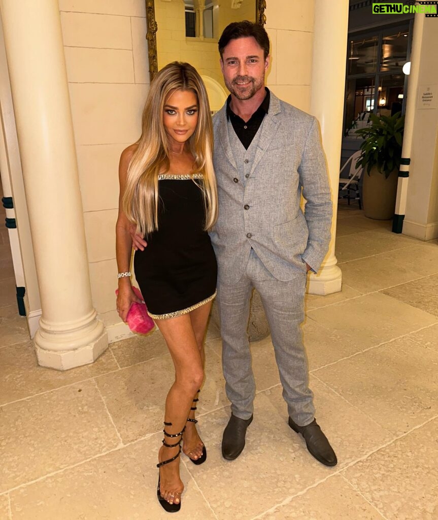 Denise Richards Instagram - Fun night with hubby… Event benefiting several charities. @animalloversrescuellc Thank you @thebermanteam for having us. Makeup💄: @julzhopemua Hair ✂️ : @hairbymariafuqua @hiddencrownhair 👗: @retrofete 👠: @maisonvalentino 👛: @cultgaia 👔: @johnvarvatos