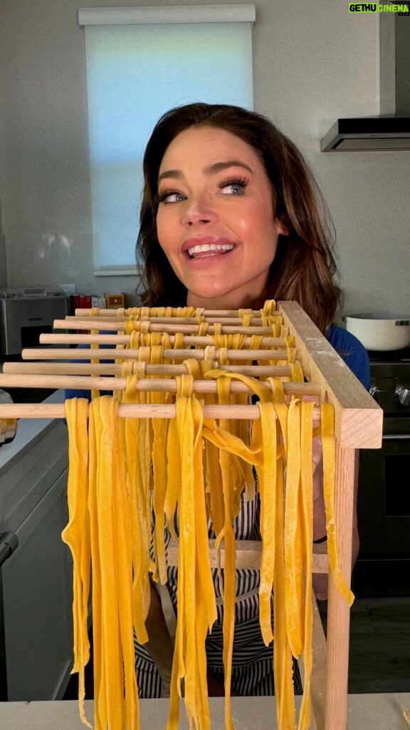 Denise Richards Instagram - Making pasta 🍝 with Denise… well trying to💛 (go to part 2 for the rest!)