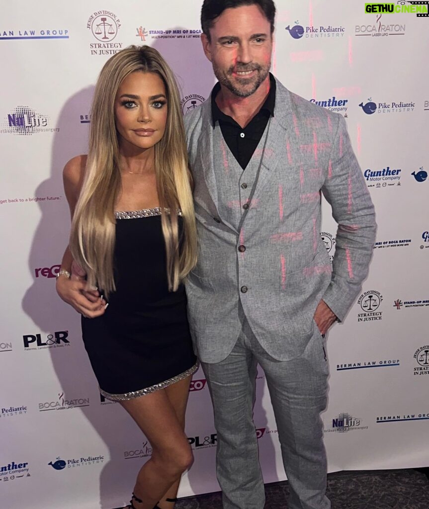 Denise Richards Instagram - Fun night with hubby… Event benefiting several charities. @animalloversrescuellc Thank you @thebermanteam for having us. Makeup💄: @julzhopemua Hair ✂️ : @hairbymariafuqua @hiddencrownhair 👗: @retrofete 👠: @maisonvalentino 👛: @cultgaia 👔: @johnvarvatos