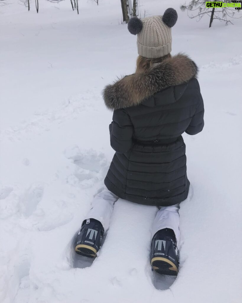 Derya Şensoy Instagram - Tam da böyle bi his oldu bu gün. Önce plüto kovaya geçti, sonra içimde bi yerleri bembeyaz kar kapladı 🤍❄️ öyle bi his 🪐🧿