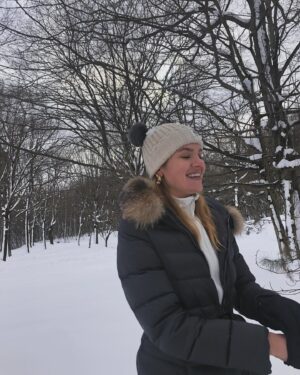 Derya Şensoy Instagram - Tam da böyle bi his oldu bu gün. Önce plüto kovaya geçti, sonra içimde bi yerleri bembeyaz kar kapladı 🤍❄️ öyle bi his 🪐🧿