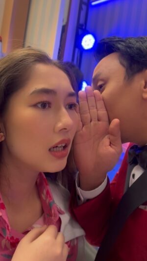 Devina Aureel Instagram - Kaget ga sih? Kaget banget lohh...
Lagi gaya tiba-tiba KEGOCEK vincentrompies kan tuh!

Katanya bikin acara baru bareng @googleindonesia acara apaan yak? Ada yang tau? Comment dibawah ya!