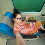 Devina Aureel Instagram - outfit ternyaman sebumi jatuh kepada 👆🏻