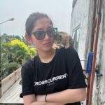 Devina Aureel Instagram - anak kucing memang lucu tapi kalo ga keurus dan cuma ketakutan di jalan karena diusirin dan ga dikasih makan kan huhu mau bawa pulang semua anak di bumi juga ga realistis xixi ayo pro steril ril ril ril bantu steril kucing jalanan juga yuk yak yuk mkc bnyk tq 4 reading dan semoga terketuk pintu hatimu luv u dan tentunya jangan lupa!! adopt don’t shop arigatou people of the world