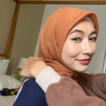 Devina Aureel Instagram - curhat dong mah