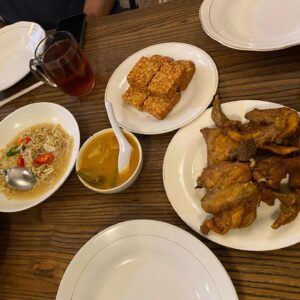 Devina Aureel Instagram - Berikut list tempat makan yang perlu kamu coba jika ke Malang:
- CILOK!!! Dimana pun pasti enak tapi yang depan SMAN 9 best best best
- Pecel Pincuk Berkah depan SMAN 9 masih juara satu plis pertahankan luv u forever
- Sate telor sebrang matos WAH INI SIH CRAZY 
- Ayam Tenes ga boleh kelewat!!!
- Ayam Goreng Pemuda juga gas pol ngeng rem blong
- Masakan mamiku sayangku cintaku
- Nasi Krengsengan di Lawang duh sori ga ada yg ngalahin
- Depot 88 chinese food bezt bezt bezt
- Bakso GUN!!!!!!!!!!!! hampir 10 tahun lebih ga makan ini dan masih jadi top 5 bakso favorit!!
- Bakso Senggol di Lawang tapi cari sendiri ya soalnya lupa lokasi tepatnya dimana tolong effortnya
- NASI AYONG di KLX express adalah tujuan pasti tiap ke malang selain pecel gila masih terngiang rasanya
ga punya rekomendasi kopi di Malang karena sekarang banyak pol pol tempat kopi dan belom cobain satu satu
sekian dan terima donasi 🙏🏻 bayarin tiketku pulang Malang yuk. Link ga ada di bio 🙏🏻