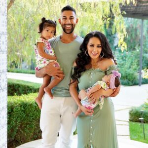 Dhar Mann Instagram - Family is everything 💚 Swipe 👈🏽 to see Ella Rose’s little photo shoot 😍