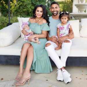Dhar Mann Instagram - Family is everything 💚 Swipe 👈🏽 to see Ella Rose’s little photo shoot 😍