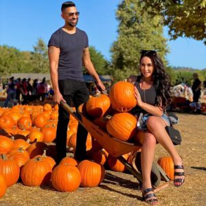 Dhar Mann Instagram - Double tap if you think @laurag_143 and I should add another pumpkin to our patch 🙌🏾❤️ How it’s going vs. how it started 👈🏽 swipe to see a 1 year transformation!