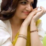 Dhivyadharshini Instagram - Completely @camerasenthil sir virupathirkinanga yedukapata reel 🤗🧿🤪 Thnk you sir for the magic you do Spl mention to @vanibhojan_ as this blouse was from her closet 🤣😘🥰 Hair by hair specialist @saravananhairstylist anna Make up by me ❤️🫡 #ddneelakandansarees #ddneelakandan