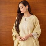 Dia Mirza Instagram - Sunshine Sunday ✨ Wore this meticulously handcrafted kurta by @tulsionline ❤️ The embroidery is so beautiful and rare to see these days. Keep investing in timeless handcraft Tulsi. It was an absolute joy wearing this garment. Styled by @theiatekchandaney Jewellery Courtesy @mayasanghavijewels Hair by @karanrai001 Make up by @kiran_chhetri92 Team @kaajee_rai Photos by @prateekswadesh Managed by @exceedentertainment @shruti8711 #mammaatwork #handcraftedinindia #vocalforlocal #sustainableclothing #globalgoals