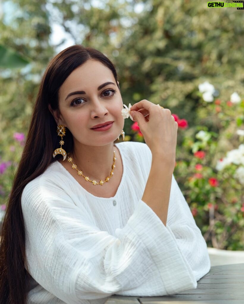 Dia Mirza Instagram - “May we raise children who love the unloved things” - by Nicolette Sowder May we raise children who love the unloved things–the dandelion, the worms and spiderlings. Children who sense the rose needs the thorn & run into rainswept days the same way they turn towards sun… And when they’re grown & someone has to speak for those who have no voice may they draw upon that wilder bond, those days of tending tender things and be the ones. Outfit Courtesy @sand.byshirin Jewellery Courtesy @therover Styled by @theiatekchandaney MUH by me Photos by @bharat_rawail Managed by @exceedentertainment @shruti8711 #SustainableClothing #VocalForLocal #HandMadeInIndia