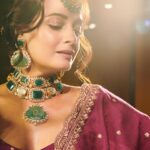 Dia Mirza Instagram - Embark on a journey of elegance and sophistication with the jewellery collection “DEVI”, as seen at Bombay Times Fashion Week. Nothing makes me happier than celebrating the strength and grace of female energy. And nothing makes me happier than being able to showcase the work of a woman lead company. Congratulations Chaula Bhen on this exquisite collection ❤️✨ @chaulazheritagejewellery @timesfashionweek #chaulazheritagejewellery #DEVI #DiaMirza #BombayTimesFashionWeek Make Up and Hair by @shraddhamishra8 Photos by @dhruv_dixit_serenity Managed by @exceedentertainment @shruti8711