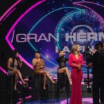 Diana Bolocco Instagram - Anoche vivimos la Gran final de esta maravillosa aventura. Gracias por acompañarnos estos casi 6 meses. Gracias por comentar, por vernos, por emocionarse con nosotros y, sobre todo, por el cariño enorme que nos han dado. Felicitaciones a todos los jugadores de esta primera temporada, especialmente a las 3 maravillosas finalistas @eskarcita @pincoyasinglamourrr y por supuesto a la gran ganadora @conycapelli!!! Sin ustedes este programa no habría sido lo mismo. Gracias también al maravilloso equipo que estuvo detrás de este proyecto 24/7 encabezado por @carlosvalencias. A mis queridos compañeros de pantalla @jcrodriguezoriginal @la.frangh @michaelrb @nicoquesilletv @jpqueralto. Y a mi maravilloso equipo @paularoldan_makeup @danifeerstyle @xsecall2 @marinaramg @gladysgavilann @camiasteteg Estás fotos maravillosas las sacó el seco y talentoso @fernando.fotografias. Increíble profesional y mejor persona ❤️ @granhermanocl #granhermanochv #granhermano