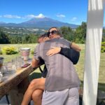 Diana Bolocco Instagram - La verdad es que esta secuencia de fotos merece quedar fija en mi feed. Puro amor en Puerto a Octay con mi Dieguito. ❤️❤️❤️❤️ Acierto fotógrafico de @sergioariasmarchant