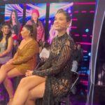 Diana Bolocco Instagram - Anoche vivimos la Gran final de esta maravillosa aventura. Gracias por acompañarnos estos casi 6 meses. Gracias por comentar, por vernos, por emocionarse con nosotros y, sobre todo, por el cariño enorme que nos han dado. Felicitaciones a todos los jugadores de esta primera temporada, especialmente a las 3 maravillosas finalistas @eskarcita @pincoyasinglamourrr y por supuesto a la gran ganadora @conycapelli!!! Sin ustedes este programa no habría sido lo mismo. Gracias también al maravilloso equipo que estuvo detrás de este proyecto 24/7 encabezado por @carlosvalencias. A mis queridos compañeros de pantalla @jcrodriguezoriginal @la.frangh @michaelrb @nicoquesilletv @jpqueralto. Y a mi maravilloso equipo @paularoldan_makeup @danifeerstyle @xsecall2 @marinaramg @gladysgavilann @camiasteteg Estás fotos maravillosas las sacó el seco y talentoso @fernando.fotografias. Increíble profesional y mejor persona ❤️ @granhermanocl #granhermanochv #granhermano