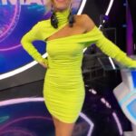 Diana Bolocco Instagram - Más de 120 programas!!!! Gracias al maravilloso equipo de mujeres que está detrás de cada look, de cada programa! Las amo!!!! Styling @xsecall2 Maquillaje @paularoldan_makeup Pelo @danifeerstyle Vestuario @marinaramg Confección @gladysgavilann Asistente styling @camiasteteg Aros @anchoke.cl