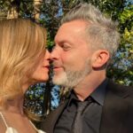 Diana Bolocco Instagram - Te lo dije hoy en la mañana, te lo vuelvo a repetir, y te lo digo mil veces…. Gracias por hacer de mí una mejor persona. Y por quererme, por quererme tanto. Te amo mil veces más cada día porque descubro las miles de capas que tienes. Las miles de facetas. Los miles de rincones que me confirman que eres un ser humano maravilloso. Feliz aniversario. Vamos por mas @crissancheztv ❤️❤️❤️❤️❤️