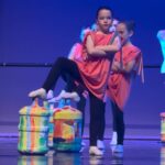 Diana Bolocco Instagram - Mi niña bailarina tuvo su presentación!!! Se esforzó tanto y quedó tan feliz con el resultado! Y nosotros…. Ultra orgullosos!!! Después de la segunda foto vienen algunos de sus momentos en el escenario 🩰 🩰🩰🩰🩰 @crissancheztv