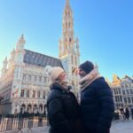 Diana Bolocco Instagram - Bélgica. Qué lindo es! A pesar de que fue donde más frío nos tocó, disfrutamos mucho. Es el país de los chocolates y de las papas fritas y créanme que mi cuerpo lo supo…..😂😂😂😂😂 En fin, lo comido y lo bailado….. En las fotos: Brujas (seguramente viví ahí en otra vida 😂😂😂), Gante y Bruselas. 🇧🇪 #shotoniphone