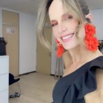 Diana Bolocco Instagram - Nos vemos en un ratito!!!! @granhermanocl #granhermanochv Vestido @ripleychile Maquillaje @paularoldan_makeup Pelo @danifeerstyle Styling @xsecall2 Vestuario @marinaramg