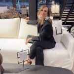 Diana Bolocco Instagram - Atención fanáticos de la decoración!!!! Dos cosas: vayan a conocer la nueva línea de muebles del seco decorador chileno Cristián Preece en la tienda Forastero (está increíble) y comenten acá abajo para ganarse una giftcard de $150.000 en la tienda. Sortearemos 2 giftcard para que aprovechen de regalar algún objeto decorativo esta navidad. Mucha suerte!!!! @tiendaforastero @cristianpreece