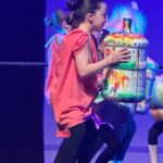 Diana Bolocco Instagram - Mi niña bailarina tuvo su presentación!!! Se esforzó tanto y quedó tan feliz con el resultado! Y nosotros…. Ultra orgullosos!!! Después de la segunda foto vienen algunos de sus momentos en el escenario 🩰 🩰🩰🩰🩰 @crissancheztv