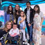 Diana Bolocco Instagram - Fue maravilloso conocer a Miguel, el niño más feliz y adorable del mundo, y a su preciosa familia. Gracias a los aportes de todos ustedes miles de niños como Miguel se podrán seguir rehabilitando. Gracias totales!!!!!!!!! Infinitas gracias!!!!! @teleton_chile #teletónchile2018