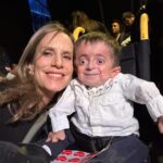 Diana Bolocco Instagram - Fue maravilloso conocer a Miguel, el niño más feliz y adorable del mundo, y a su preciosa familia. Gracias a los aportes de todos ustedes miles de niños como Miguel se podrán seguir rehabilitando. Gracias totales!!!!!!!!! Infinitas gracias!!!!! @teleton_chile #teletónchile2018