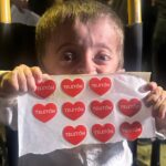 Diana Bolocco Instagram - Fue maravilloso conocer a Miguel, el niño más feliz y adorable del mundo, y a su preciosa familia. Gracias a los aportes de todos ustedes miles de niños como Miguel se podrán seguir rehabilitando. Gracias totales!!!!!!!!! Infinitas gracias!!!!! @teleton_chile #teletónchile2018