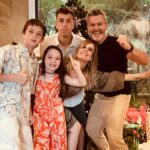 Diana Bolocco Instagram - Muy feliz navidad para toda esta maravillosa comunidad virtual! Que tengan una preciosa noche buena junto a sus familias. Los queremos mucho!!! 🎄❤️🎄❤️ #shotoniphone