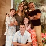 Diana Bolocco Instagram - Muy feliz navidad para toda esta maravillosa comunidad virtual! Que tengan una preciosa noche buena junto a sus familias. Los queremos mucho!!! 🎄❤️🎄❤️ #shotoniphone