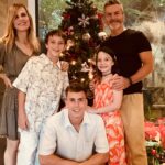 Diana Bolocco Instagram - Muy feliz navidad para toda esta maravillosa comunidad virtual! Que tengan una preciosa noche buena junto a sus familias. Los queremos mucho!!! 🎄❤️🎄❤️ #shotoniphone
