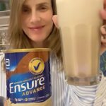 Diana Bolocco Instagram - Para terminar el mes de la salud muscular de la mejor manera, te enseño esta receta muy fácil y rica para cuidar tus músculos. Te prometo que dura sólo 1 minuto. Si quieres aprender a preparar otras cosas ricas y nutritivas para reforzar tu vitalidad, te recomiendo seguir a @EnsureChile #MesdelaSaludMuscular#HMB #VidaActiva