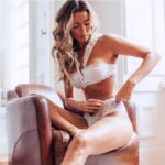 Diana Chaves Instagram - Já está disponível on-line a nova coleção da @pariiis_lingerie 🩵 Espero que gostem tanto, quanto nós! Não é? @sara__chaves @bow_swimwear ?