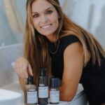 Diana Chaves Instagram - #pub Esta gama é ótima para reparar e proteger o cabelo. O ideal é utilizar o shampoo, o sérum e a máscara que é a minha preferida dos três. No final, basta retirar o excesso de água com a toalha e aplicar a máscara no cabelo sem voltar a molhar. Assim estou pronta e a máscara vai atuando. 😊 #AbsolutRepairMolecular repara dois anos de danos no nosso cabelo, numa só utilização. Já experimentaram? @lorealpro #lorealpropt
