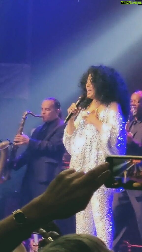 Diana Ross Instagram - The Music Legacy Tour had the most beautiful beginning at @pechangacasino in Temecula! Seeing all my friends makes me so happy. See you tonight, @aguacalientecasinos! Come join the party! Link in bio. #TheMusicLegacyTour