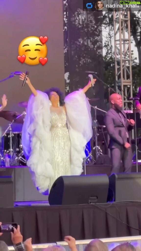 Diana Ross Instagram - I felt all of the sweet sweet love at the @tulalipresortcasino! We danced, we sang, and we shared beautiful energy with each other and it was amazing. To travel and sing to you is a blessing 🩵 #DianaRoss #TheMusicLegacyTour #DianaRossThankYou
