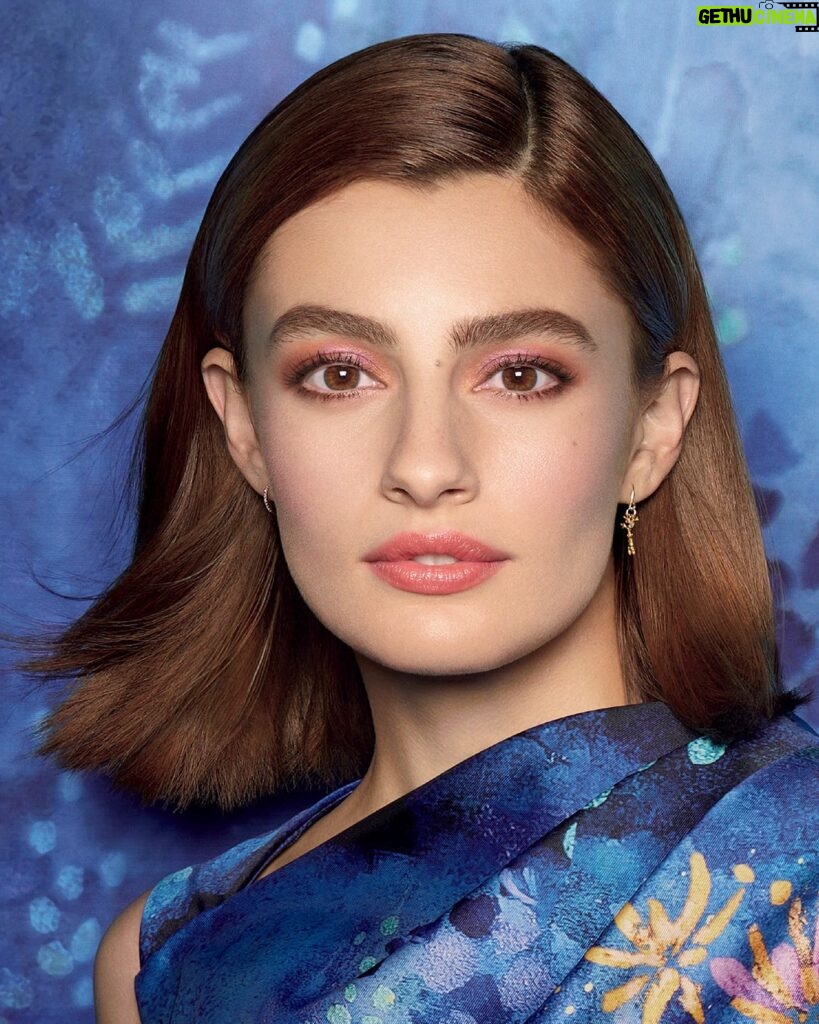 Diana Silvers Instagram - New @cledepeaubeaute Toward the Horizon holiday campaign 🌟🤍✨☄️ #CPBCollective