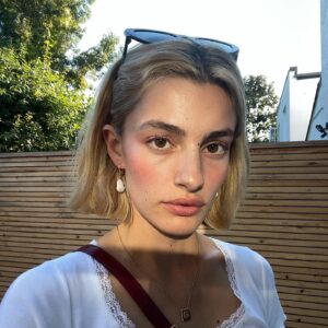 Diana Silvers Instagram - 🌷☁️🌸☁️🌹☁️🌼 wearing the @cledepeaubeaute lip glorifier