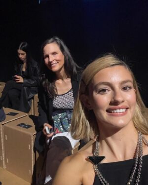 Diana Silvers Instagram - @prada show with ~the~  moment — my mom :’) grazie mille x10000 🥹🌷🫶♥️🍄 (we got there kind of early as you can see)
