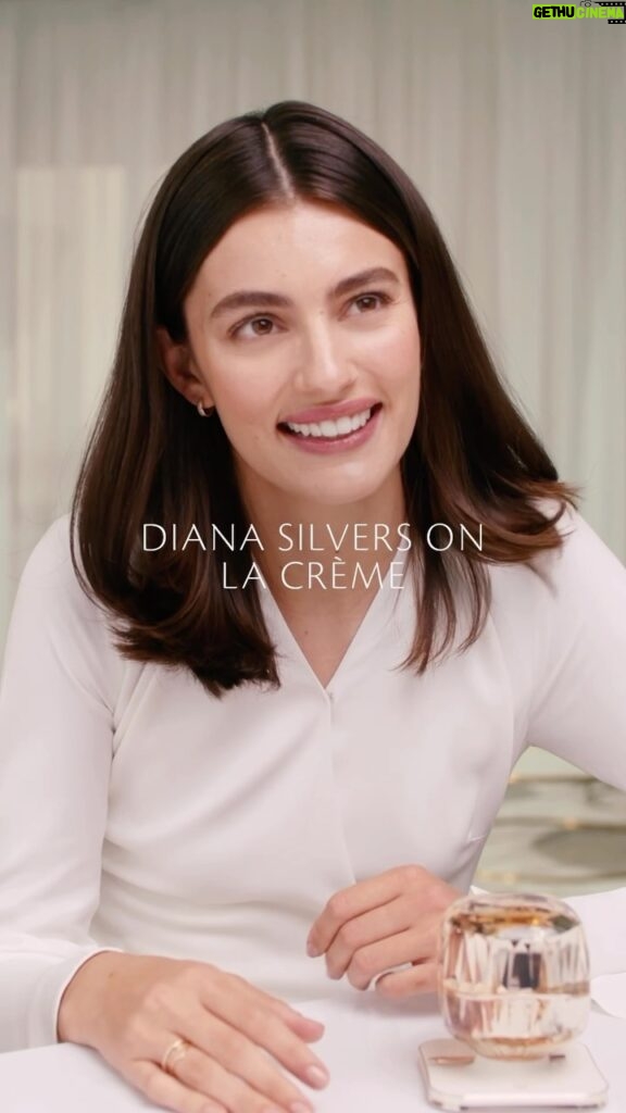 Diana Silvers Instagram - “It just locks in all this moisture overnight and I wake up feeling so radiant.” @DianaSilverss has two words when asked for the secret behind her beautiful skin: #LaCreme. Masterly formulated with over 60 ingredients, our iconic intensive night cream unlocks the power of your Skin Intelligence for skin imbued with brightness and clarity, and brimming with energy and radiance every morning ✨. 「潤いを閉じ込めてくれるので、目覚めたとき、とても輝きを感じます。」 そう語るダイアナ・シルバーズさん（@DianaSilverss）に、彼女の美しい肌の秘密を聞いてみました。答えは、クレ・ド・ポー ボーテ #ラクレーム （医薬部外品）。 クレ・ド・ポー ボーテを象徴するナイトクリームで、肌の知性を解き放ち、うるおって明るさと透明感にあふれた肌へ。エネルギーと輝きに満ちた肌を実感してみませんか✨