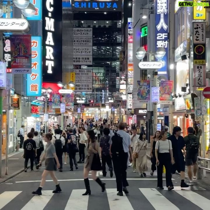 Diana Silvers Instagram - tokyo!!!!! i love you!!!!! you are the most enchanting city i’ve ever visited, with the most unbelievably kind and generous people!!!! 🥺❤️‍🔥 どうもありがとう ♥️🇯🇵 thank you to my @cledepeaubeaute family for having me here in japan with the coolest girl in the world @ellabalinska !! the last few days have been so fulfilling and humbling, my heart is overflowing with gratitude 🥹💗 愛してます 🩷🌸 i can’t wait to share more!!!!!