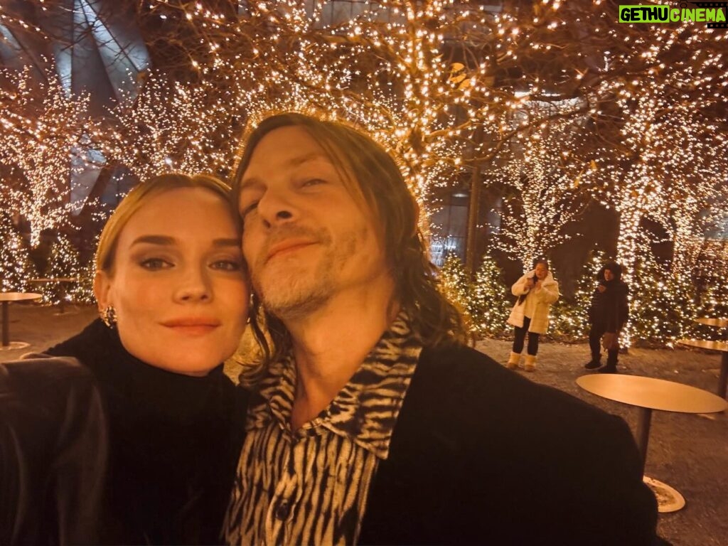 Diane Kruger Instagram - Happy Holidays from our bonkers family to yours ❤️ @bigbaldhead