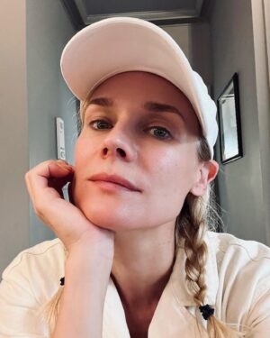 Diane Kruger Instagram - Sundaze with girlfriend are the best 👯‍♀️