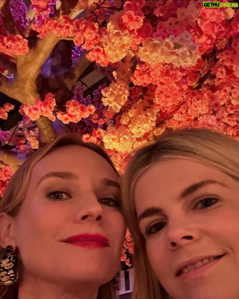 Diane Kruger Instagram - Thank you as always for a beautiful night of artistry…I just love the ballet @nycballet and of course to my ❤️ @jasonwu for the coolest of outfits and my date for the night @cjb_ny @benskervin @sauer