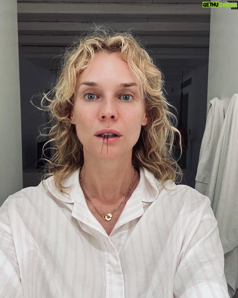 Diane Kruger Instagram - When you love your new cut but all of a sudden you got a natural perm 😳😳😳😳😳😳😳😳😳😳😳😳😳😳 so CRAZY !!! WHAT IS HAPPENING